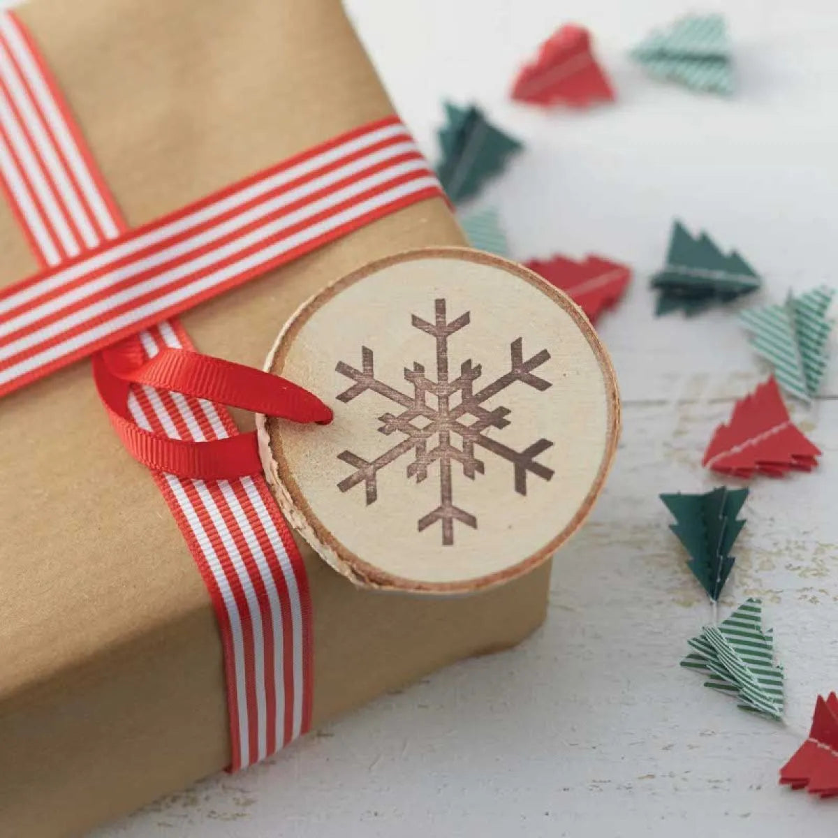 Wooden Round Snowflake Hanging Tree Decorations (6pk)